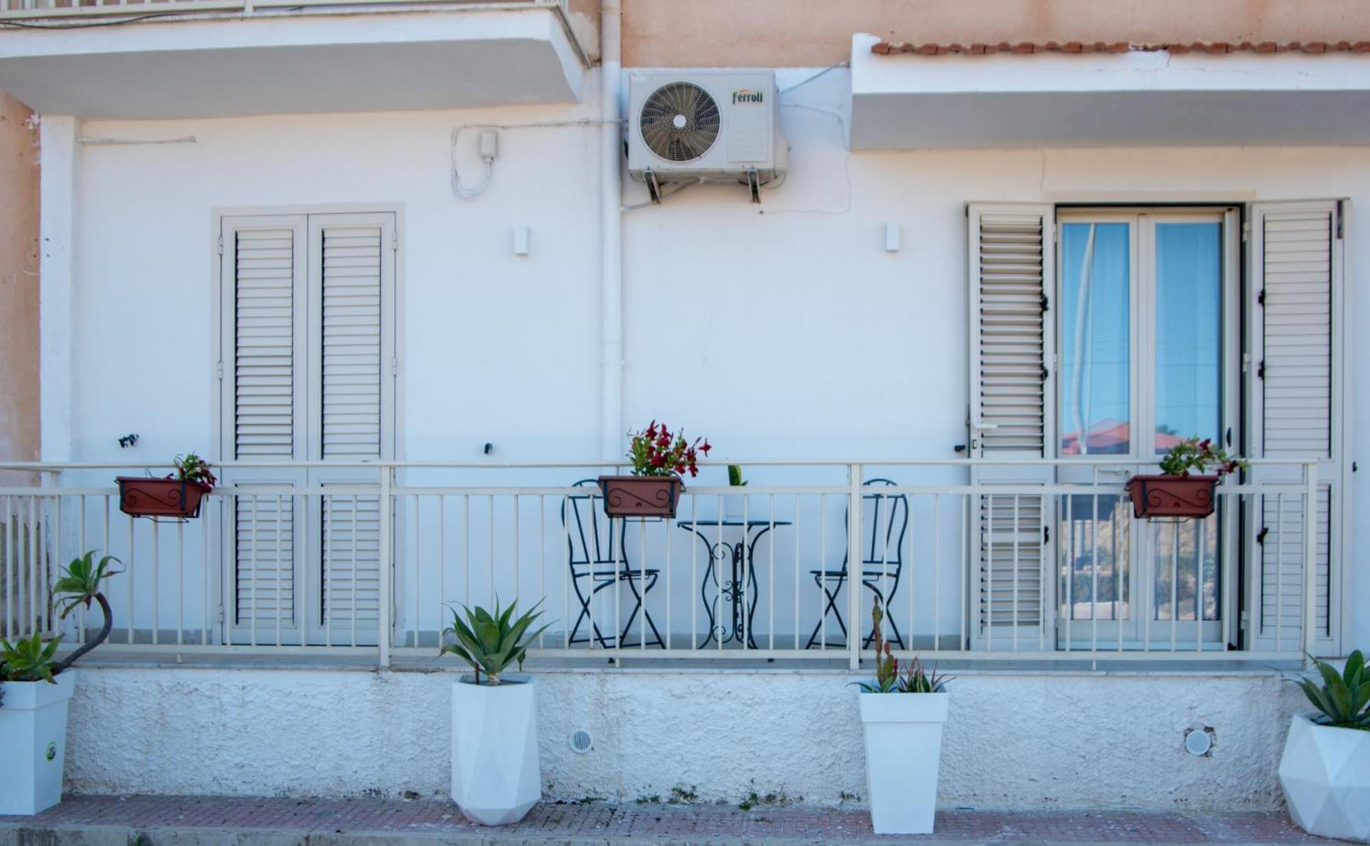 Casa Vacanze La Casetta Di Zinu' Porto Empedocle Exterior foto